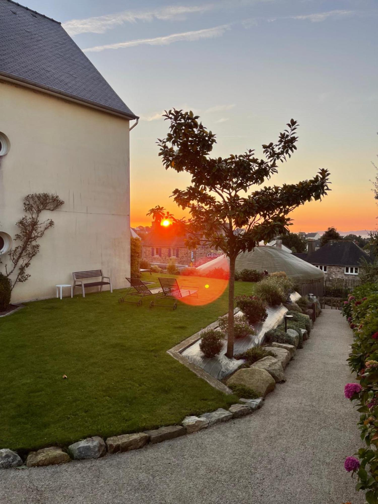 Hôtel Les Agapanthes Ploubazlanec Exterior foto